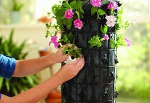 Как посадить цветы в вертикальную клумбу