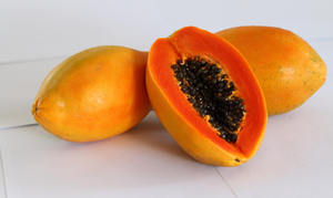 Экзотический фрукт папайя